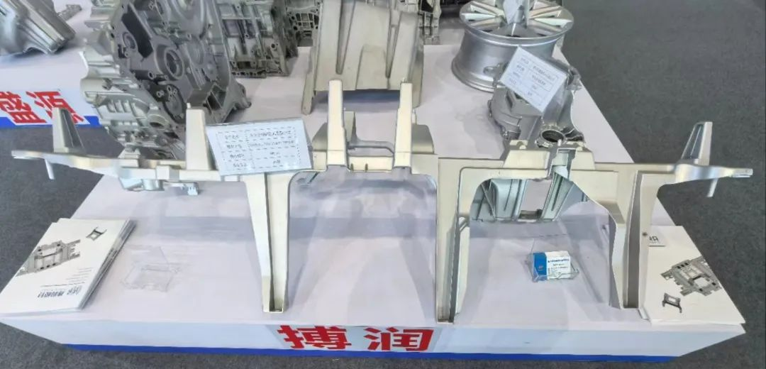 重慶鑄造行業(yè)協(xié)會(huì)組織的“會(huì)員企業(yè)鑄件展示區(qū)”，展示鋁、鎂合金鑄件